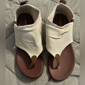 NWOT linen/canvas sandals size 8